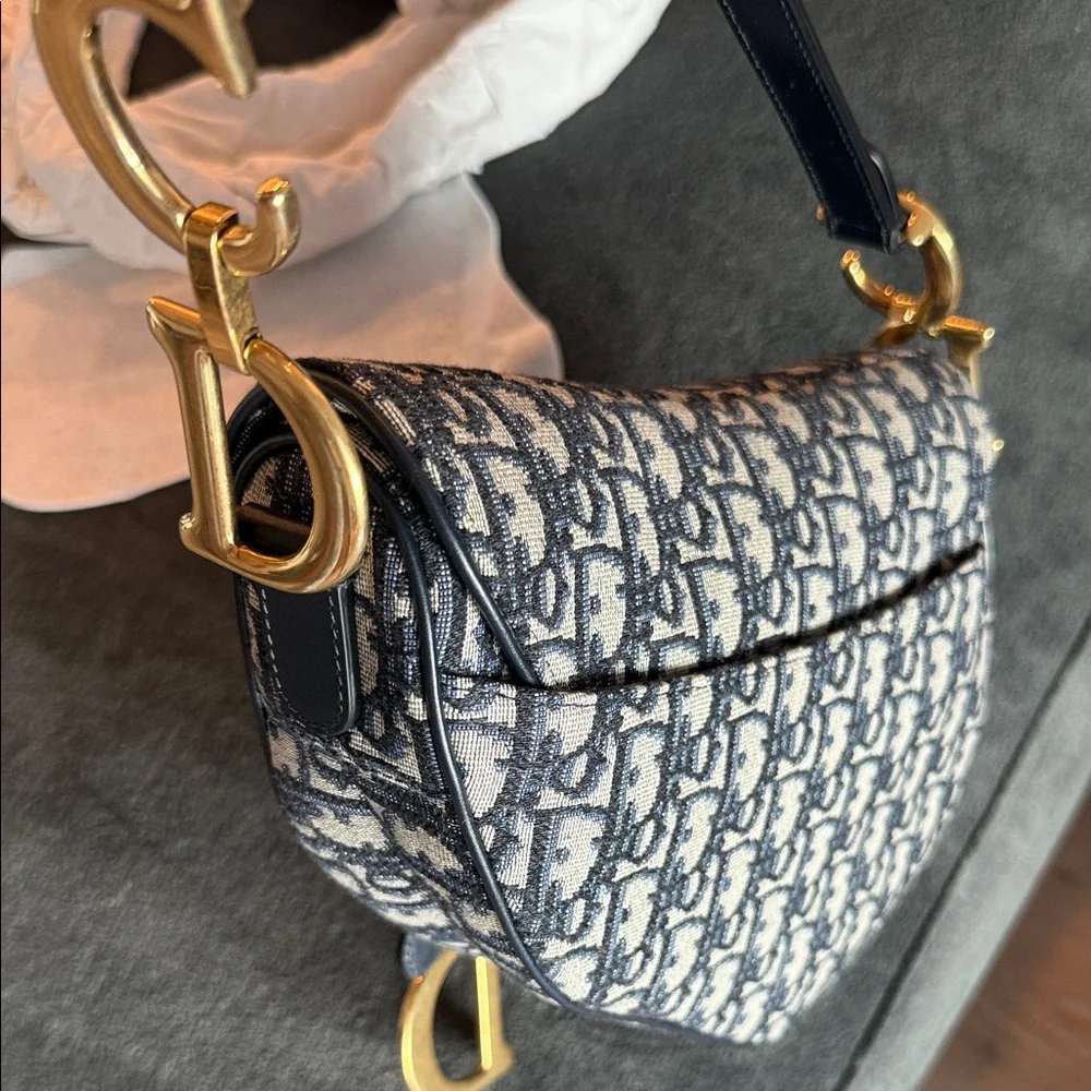 LIKE NEW Dior Blue Oblique Medium Saddle Bag - Picture 6 of 11